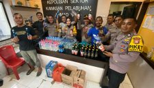 Polsek Pelabuhan Ahmad Yani, sita ratusan botol Miras.(foto/humas)