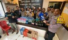 Razia Di Pelabuhan Ahmad Yani, Polisi Amankan Ratusan Botol Miras