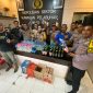 Polsek Pelabuhan Ahmad Yani, sita ratusan botol Miras.(foto/humas)