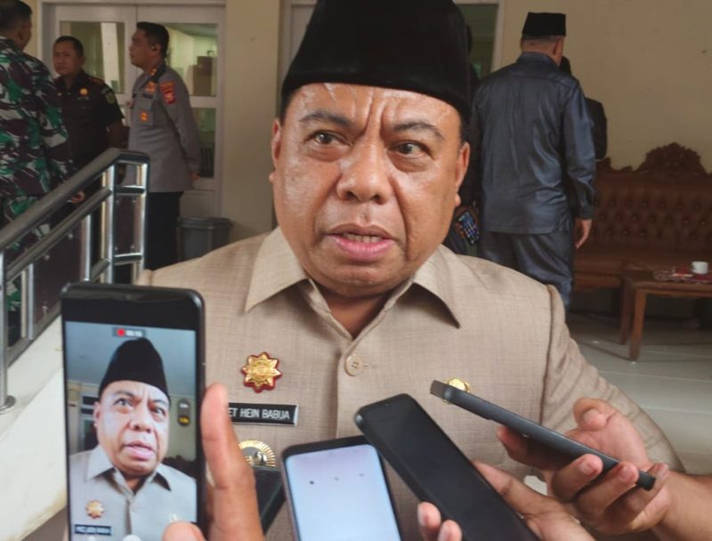 Bupati Halut saat ditemui awak media.