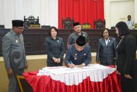 Pemda dan DPRD Halut Tanda tangani KUPA-PPASP