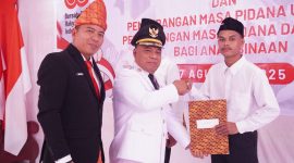 Bupati Halut Dr. Piet Hein Babua, berikan penyerahan resmisi HUT RI ke-80 bagi warga binaan lapas kelas IIB Tobelo. 