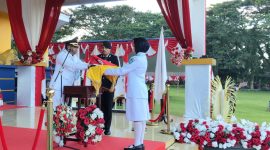Wabup Halut, Dr. Hi. Kasman Hi. Ahmad jadi Irup di upacara  penurunan bendera. 