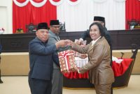 Penyerahan dokumen RPJMD dan Ranperda Perubahan. 