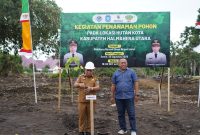 Bupati Halut dan unsur Forkopimda mencanangkan pohon balsa. 