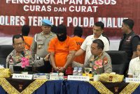 Kapolda Malut hadir konferensi pers, ungkap pelaku pencurian.(foto/humas) 