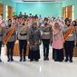 Polwan Polres Halteng gelar sosialisasi di SMA N1 Halteng.(foto/humas) 