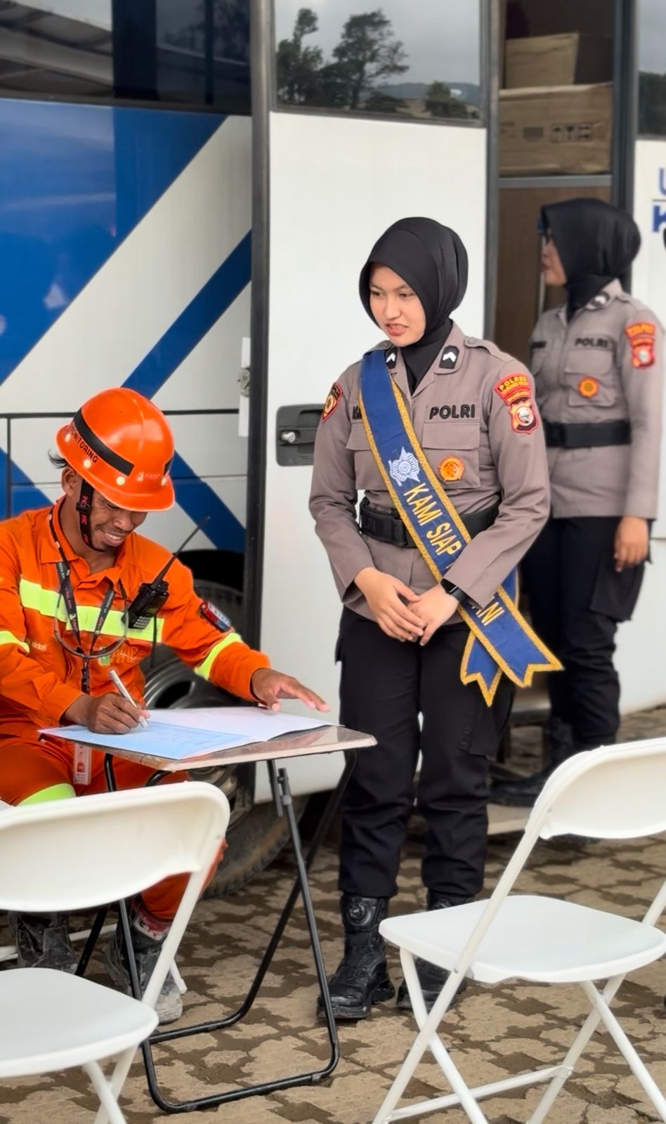 Jelang HUT Polwan Ke-77, Polwan Polres Halteng Gelar Sosialisasi Dan SIM Keliling Di PT. IWIP