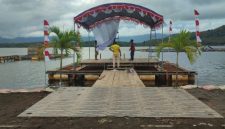 Panggung upaca HUT RI ke-80 di Danau Galela.