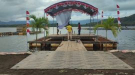 Panggung upaca HUT RI ke-80 di Danau Galela.