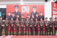 Pengambilan gambar memperingati HUT Kejaksaan RI, diantaranya Kejati Malut, Wakajati, Kejari Ternate, Asisten, Koordinator dan KTU 