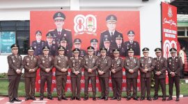 Pengambilan gambar memperingati HUT Kejaksaan RI, diantaranya Kejati Malut, Wakajati, Kejari Ternate, Asisten, Koordinator dan KTU 