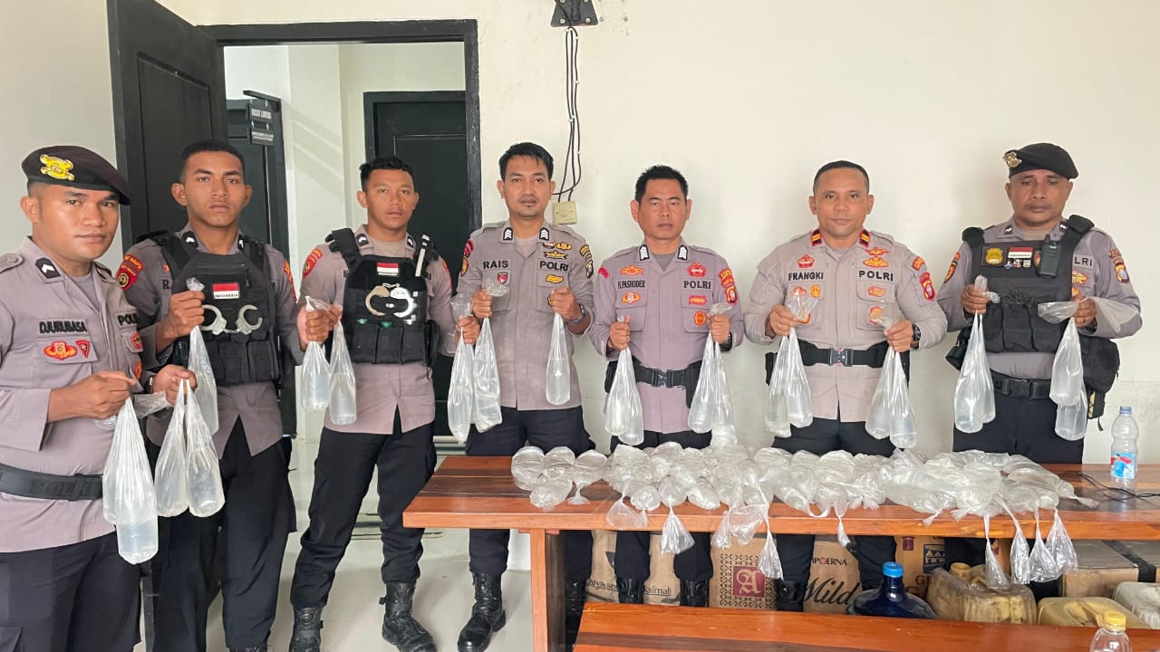 Sat Samapta Polres Haltim Amankan Ratusan Liter Miras Saat Razia Di Kecamatan Maba