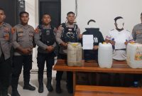 Sat Samapta Polres Haltim amankan dua pemilik Miras jenis Cap Tikus. 