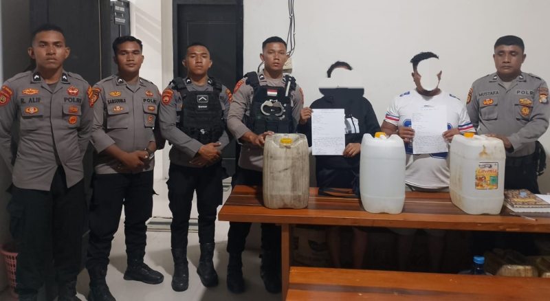 Sat Samapta Polres Haltim amankan dua pemilik Miras jenis Cap Tikus. 