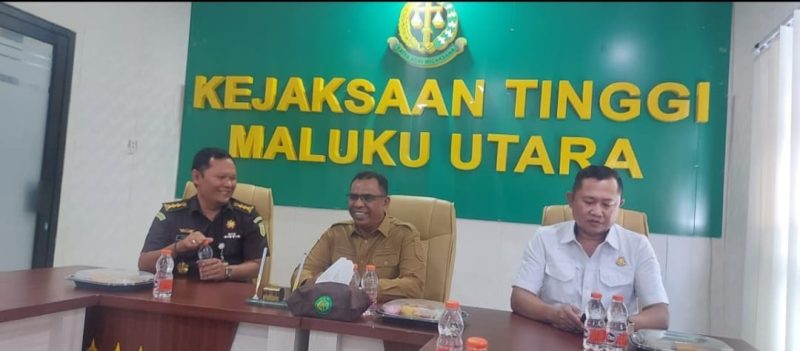 Wabup Halut Dr. Hi. Kasman Hi. Ahmad temui Asdatun Kejati Malut. 