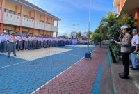 Ditlantas Polda Malut melaksanakan kegiatan polantas menyapa di sekolah.