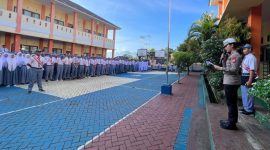 Ditlantas Polda Malut melaksanakan kegiatan polantas menyapa di sekolah.