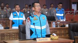 Kapolda dan Wakapolda Malut hadiri penandatanganan pakat integritas serta pengambilan sumpah panitia dan peserta seleksi pendidikan pengembangan umum terpadu Polri T.A 2025-2026 melalui zoom meeting.(foto/humas) 