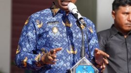 Wabup Halut saat memimpin upacara 