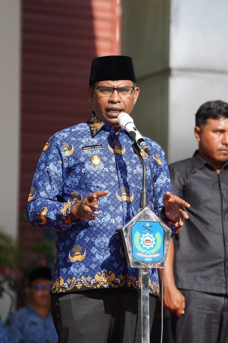 Wabup Halut saat memimpin upacara 