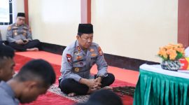Kapolda Malut, Irjen Pol. Waris Agono mengikuti Binrohtal.(foto/humas)
