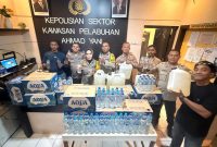 Polsek Pelabuhan Ahmad Yani amankan ratusan liter Miras jenis Cap Tikus. 