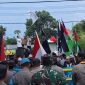 Aliansi Umat Islam Halut gelar aksi unjuk rasa di depan Mapolres Halut.