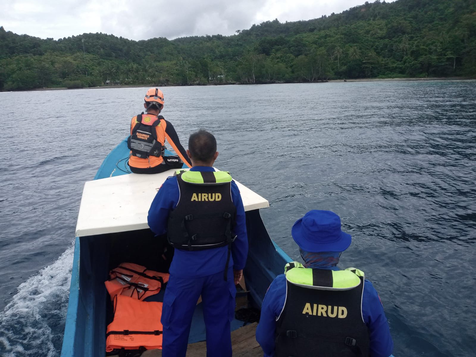 Polairud Polda Malut Bersama Unsur Gabungan Cari Nelayan Hilang Di Perairan Halsel