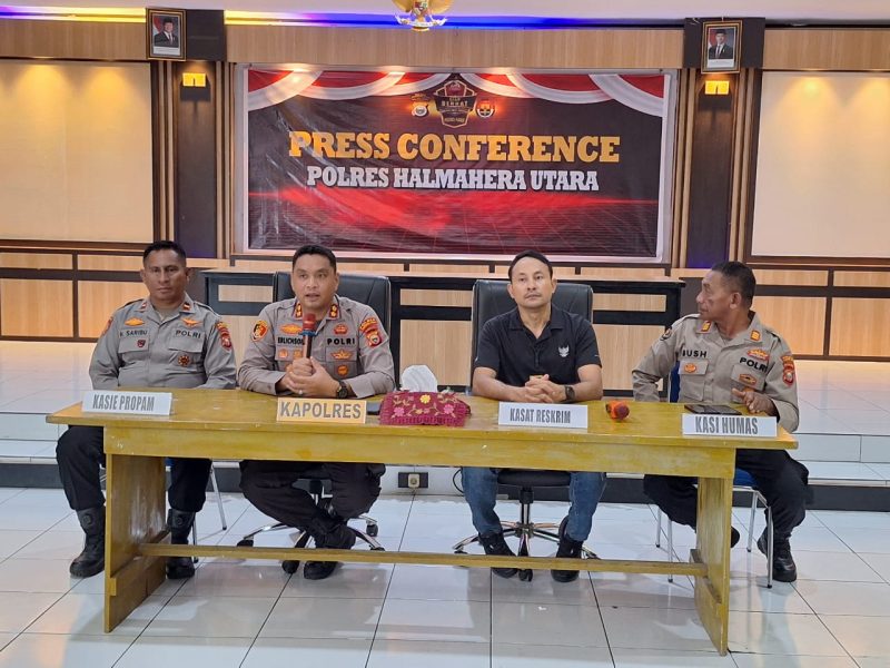 Polres Halut gelar Pres Conference terkait pelimpahan dugaan kasus oknum Polisi yang melakukan penistaan agama.