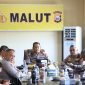 Kapolda Malut, Irjen Pol. Waris Agono hadiri launching dan sosialisasi Quick Wins Akselerasi Transformasi Polri melalui zoom meeting.(foto/humas)