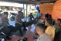 Personil Polda Malut gelar Jumat curhat di pasad Galala Sofifi.(foto/humas)