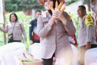 Polres Kota Ternate melaksanakan panen raya jagung secara serentak.(foto/humas) 