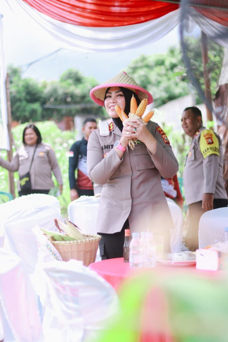 Polres Kota Ternate melaksanakan panen raya jagung secara serentak.(foto/humas) 