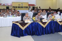 Kapolda Malut ikut dialog strategis lewat zoom meeting.(foto/humas)