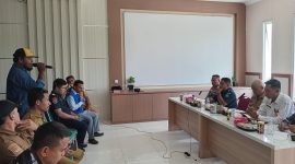 Ketua Nelayan Yanto Ali saat sampaikan masalah naelayan Morotai di rapat koordinasi bersama