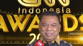 Bupati Halut, Dr. Piet Hein Babua menerima penghargaan CNN Awards tahun 2025.