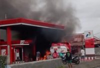 Pertashop di Desa Ori, Kecanatan Galela Selatan, terbakar saat pengsian ke penampung.(istimewa)