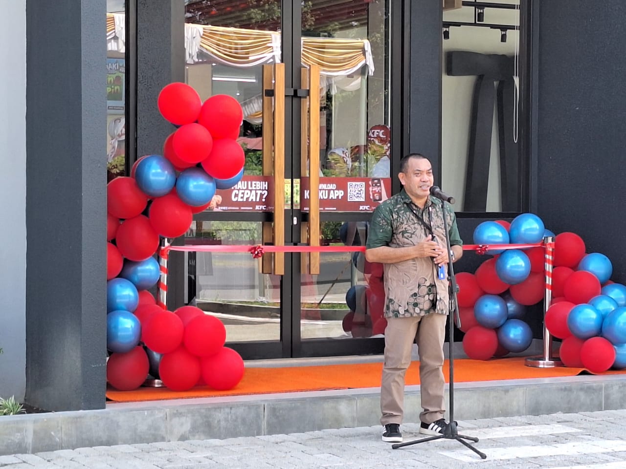 Sejak Dibuka, KFC Tobelo Diserbu Pengunjung, Pendapatan Harian Tembus Di Atas Target