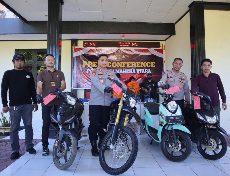 Polres Halut gelar Pres Conference kasus pencurian, barang bukti berhasil diamankan.(foto/humas) 