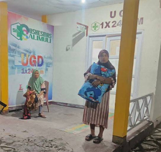 Pasien Diabetes yang dilarikan ke Puskesman Salimuli, namun tidak ada petugas Nakes, pasien terpaksan balik ke rumah.(istimewa)