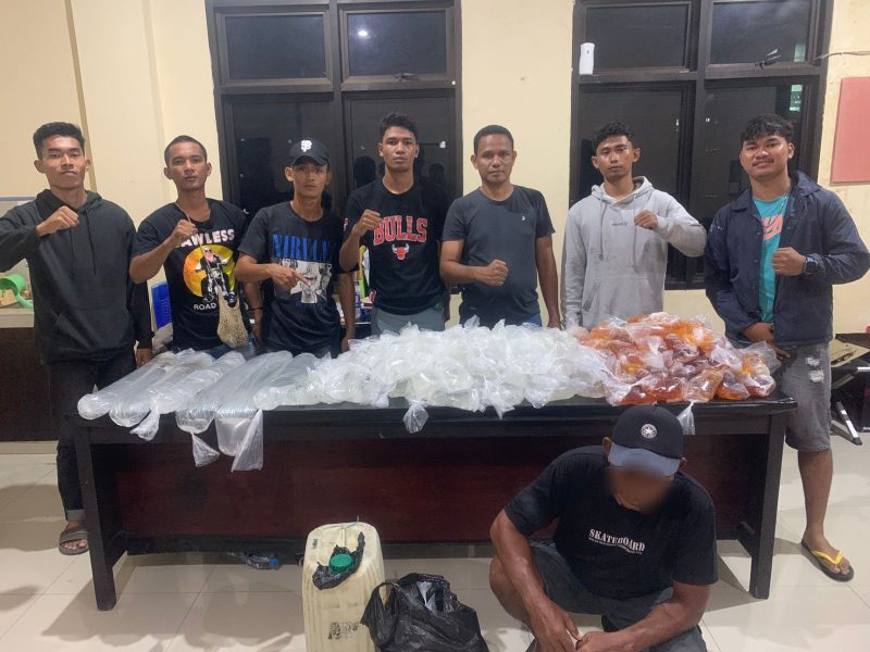 Razia Sarang Cap Tikus Polres Ternate amankan seorang kake dan barang bukti.(foto/humas)