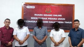 Polres Haltim serahkan tiga tersangka kasus korupsi perjalanan dinas fiktif. 