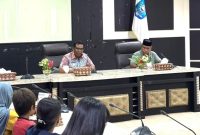 Wakil Bupati Halut, Dr. Hi. Kasman Hi. Ahmad pimpin rapat bersama para calon mahasiswa program kelas kerja atas hasil kerja sama dengan UMJ.