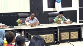 Wakil Bupati Halut, Dr. Hi. Kasman Hi. Ahmad pimpin rapat bersama para calon mahasiswa program kelas kerja atas hasil kerja sama dengan UMJ.