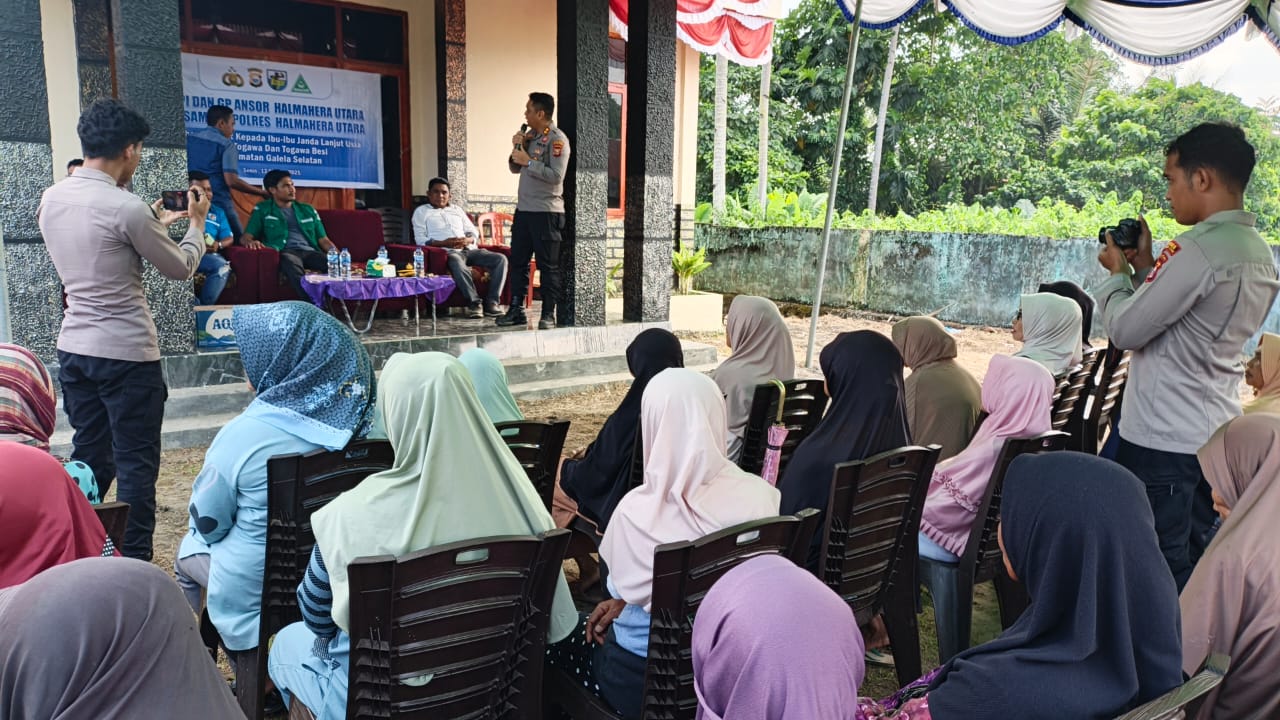 GP Ansor Dan Polres Halut Barbagi Berkat Di Galela Selatan, 60 Janda Dan Lansia Dapat Sembako