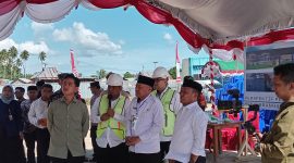 Wakil Presiden RI, Gibran Rakabuming Raka di dampingi Wakil Gubernur Malut, Sarbin Sehe dan Bupati Pulau Morotai, Rusli Sibua, tinjau pembangunan pelabuhan Daruba.