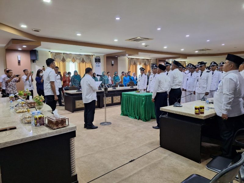 Bupati Halut, Dr. Piet Hein Babua resmi lantik 34 Kepala Desa 