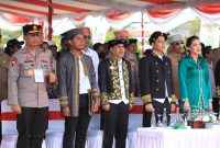 Kapolda Malut, Irjen Pol. Waris Agono, menghadiri Legu Tara No Ate.(foto/humas)