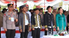 Kapolda Malut, Irjen Pol. Waris Agono, menghadiri Legu Tara No Ate.(foto/humas)